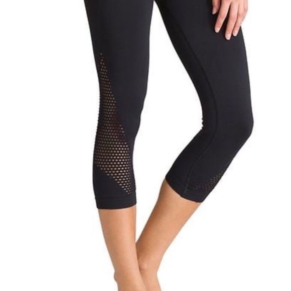 Athleta Pants - Athleta Breakthrough Laser Cut 983008 Capri (XS)